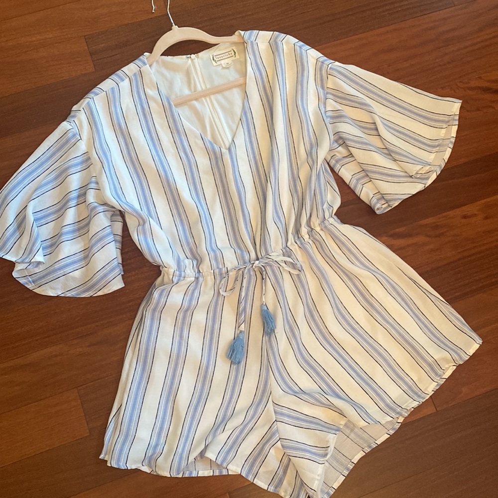 Love Richie LIKE NEW Blue & White CUTE Draw String Waist Tassel Romper - Sz M